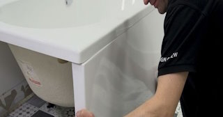 Установка экрана под ванну - цена за работу от 4222 руб. в Южно-Сахалинске